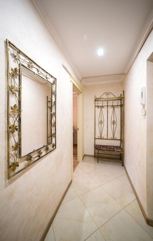 Apartments On Svobody Avenue- The Center Of リヴィウ エクステリア 写真